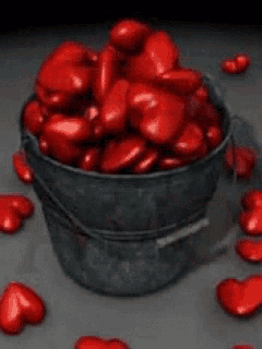 a picture of a bowl of red hearts with the words te amo written above it