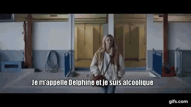 a woman is walking in a hallway with the words je m'appelle delphine et je suis alcoolique below her