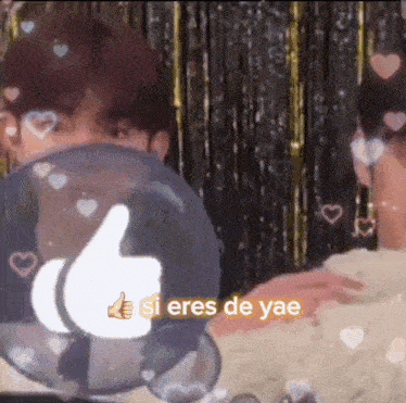 a man giving a thumbs up with the words si eres de yae