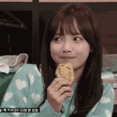 Hungry Noms GIF - Hungry Noms Snack GIFs