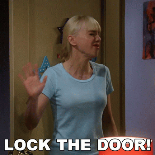 Lock The Door Christy GIF - Lock The Door Christy Anna Faris GIFs