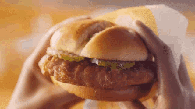 Mcdonalds Crispy Chicken Sandwich GIF - Mcdonalds Crispy Chicken Sandwich Fast Food GIFs