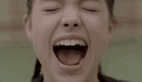 a close up of a woman 's face with her mouth open and the words que dor de dente below her