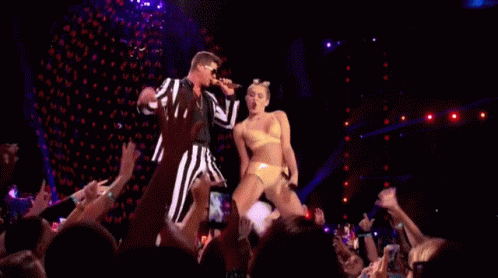 Miley Cyrus Live Performance GIF - Miley Cyrus Live Performance Performance GIFs