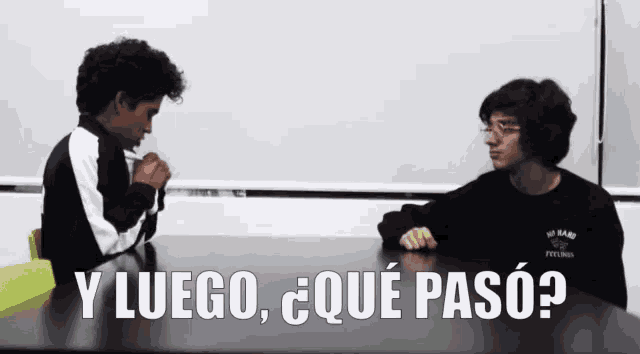 two men sitting at a table with the words y luego que paso written on the bottom