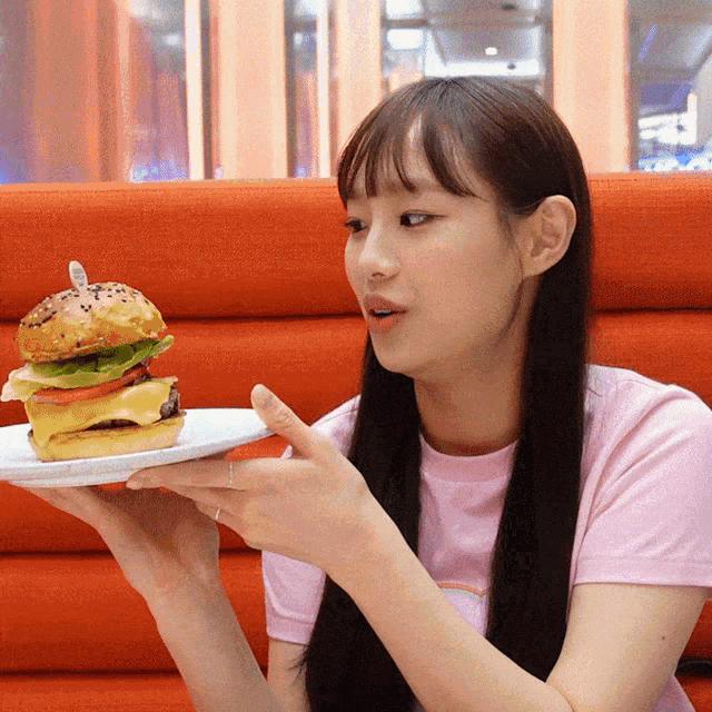 Chuu Burger Chuubigburgerselfie GIF - Chuu Burger Chuubigburgerselfie GIFs