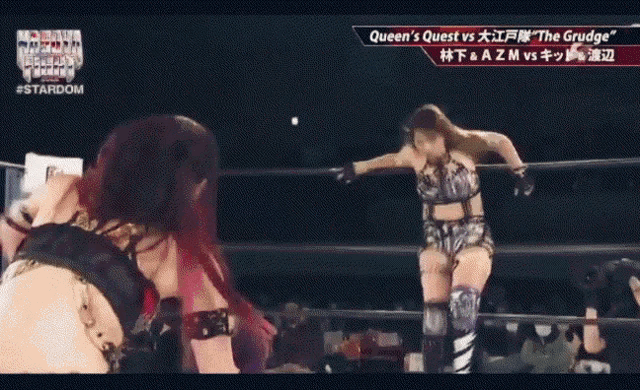 a wrestling match between queen 's quest and the grudge takes place