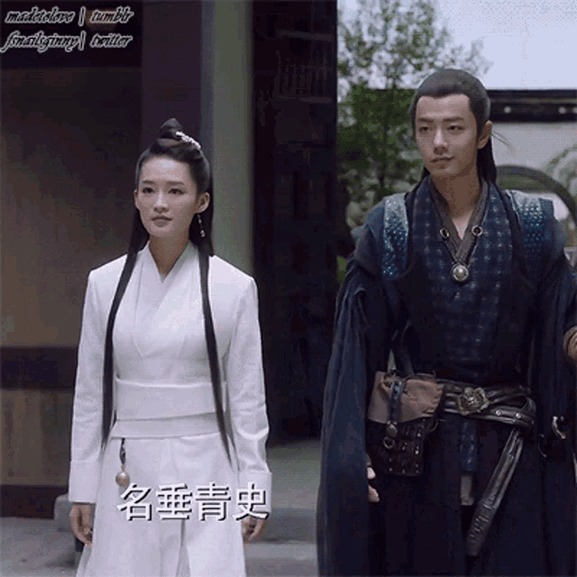 a man and a woman are standing next to each other with chinese writing on the bottom right