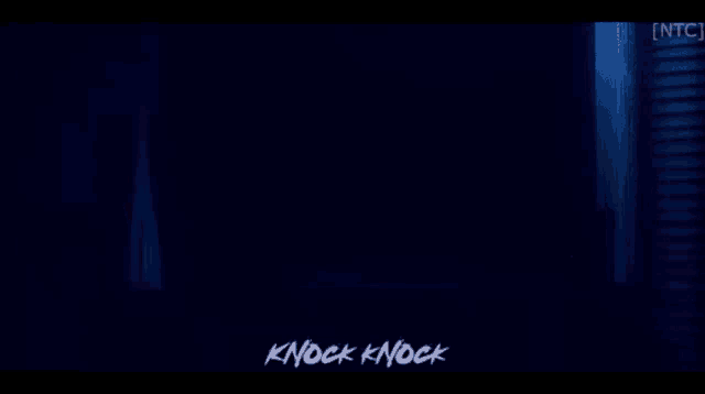 a red screen with the words i 'm inside your room