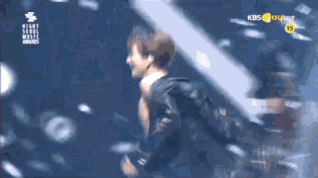 two men are performing at the high seoul music awards on kbs 4 live
