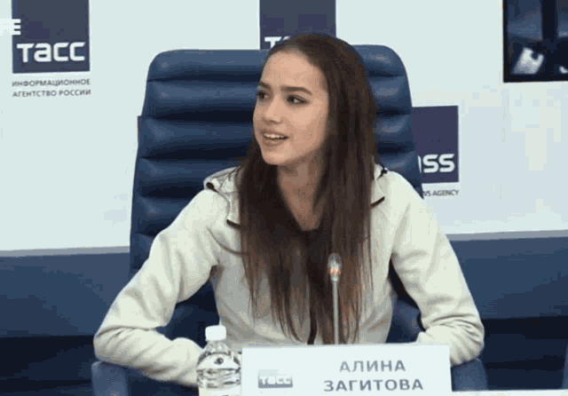 Alina Zagitova Russian Figure Skater GIF - Alina Zagitova Russian Figure Skater Showing Nails GIFs