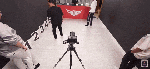a camera on a tripod with the numbers 1 2 3 4 5 and 6 on it