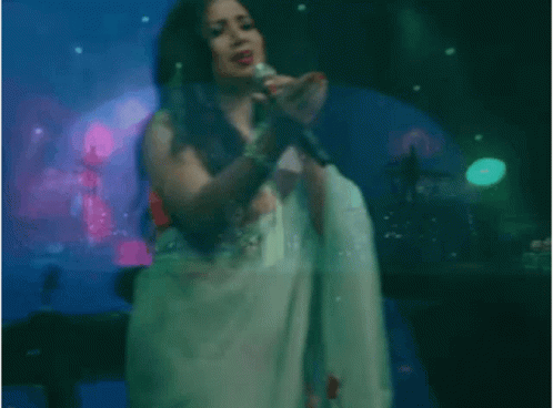 Singer Shreyaghoshal GIF - Singer Shreyaghoshal Concert GIFs