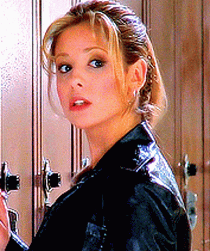 Buffy Summers Locker GIF - Buffy Summers Locker Look GIFs