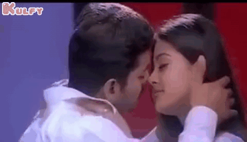 Vijay Kiss Scene.Gif GIF - Vijay Kiss Scene Kiss Muttam GIFs