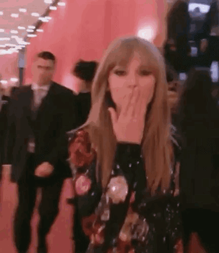 Plceinthisworld Taylor Swift Reaction GIF - Plceinthisworld Taylor Swift Reaction Taylor Swift Kiss GIFs