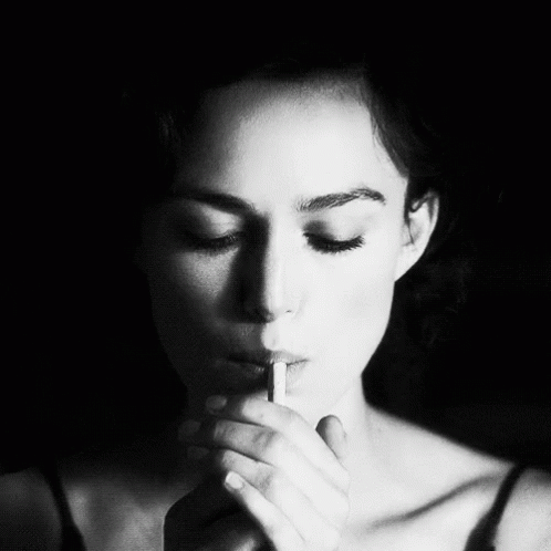 Keira Knightley Smoking GIF - Keira Knightley Smoking Smoke GIFs