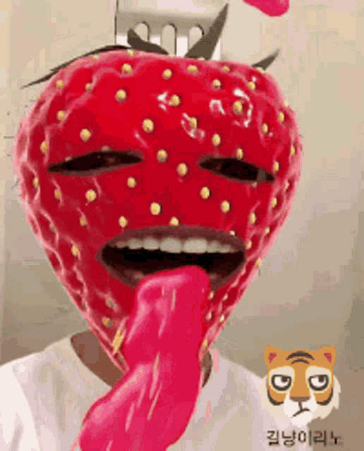 Lee Know Cute Strawberry GIF - Lee Know Cute Strawberry 리노 GIFs