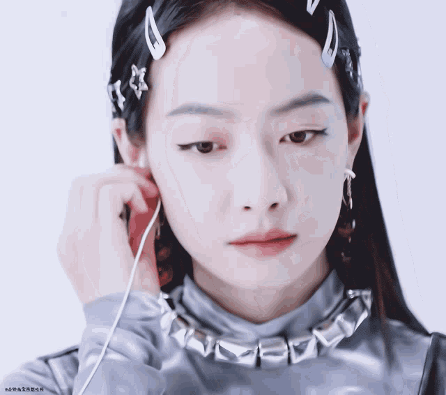 Victoriasong Songqian GIF - Victoriasong Songqian Hearing GIFs