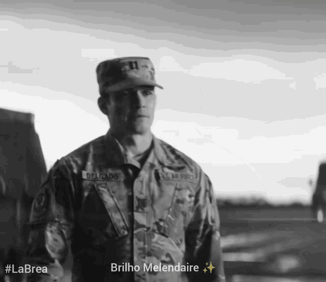 a black and white photo of a man in a military uniform with the caption brilho melendaire