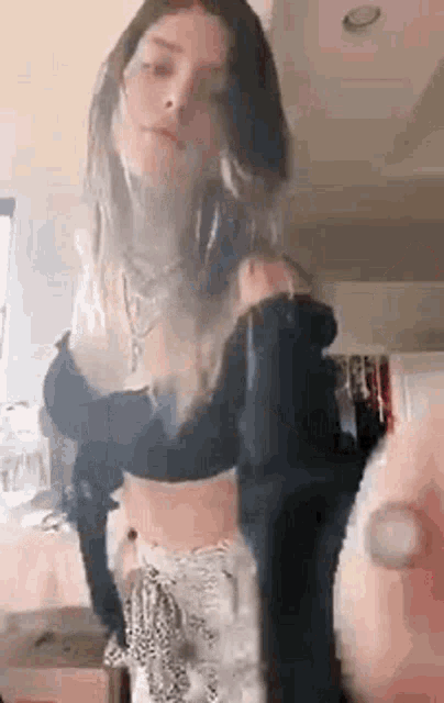 Bella Thorne Dancing GIF - Bella Thorne Dancing Wiggle GIFs