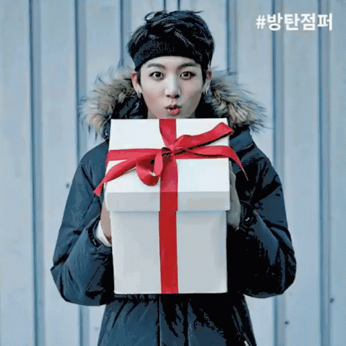 방탄 방탄소년단 크리스마스 선물 순록 겨울 패딩 GIF - Christmas Winter Kpop GIFs