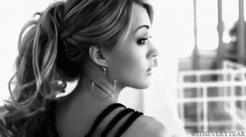 Carrie Underwood GIF - Carrie Underwood Look Stare GIFs