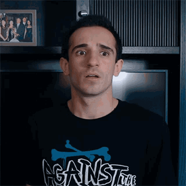Looking Around Anthony Mennella GIF - Looking Around Anthony Mennella Culter35 GIFs