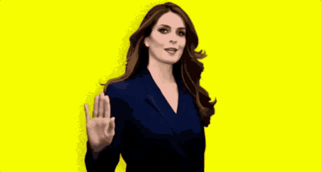 a woman in a blue jacket is waving her hand and the words fica bem are visible