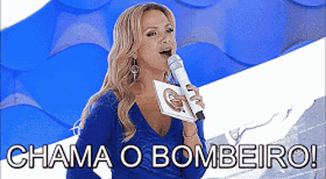 a woman singing into a microphone with the words chama o bombeiro written below her