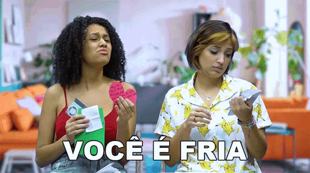 two women are standing next to each other with the words você e fria written on the bottom