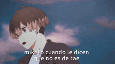 mikoto cuando le dicen que no es de tae is written on a cartoon