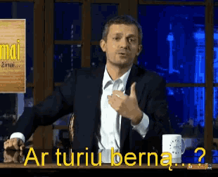 a man in a suit giving a thumbs up with the words ar turiu berna behind him