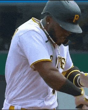 a baseball player wearing a helmet with a p on it