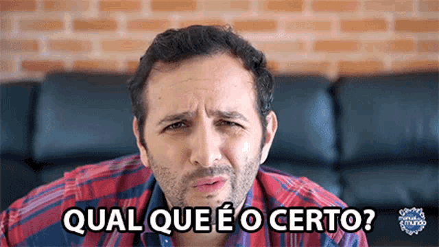 a man sitting on a couch with the words qual que e o certo written below him