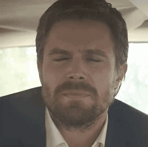 Stephen Amell Oliver Queen GIF - Stephen Amell Oliver Queen I Dont Know GIFs