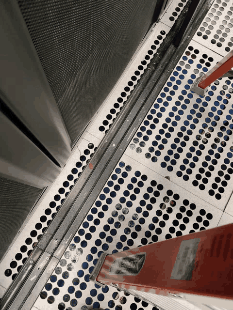 a red ladder with a label that says ' ladder ' on it