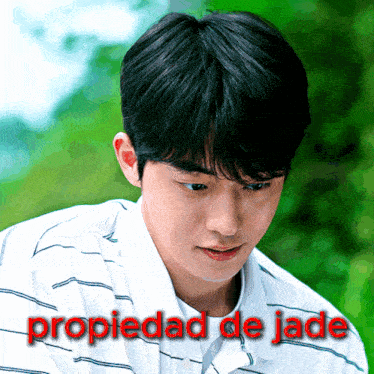 a picture of a man with the words propiedad de jade written on it