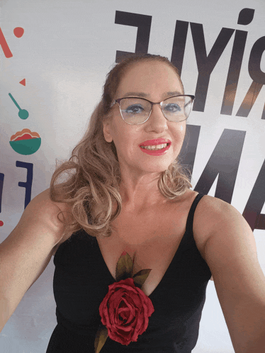 a woman taking a selfie in front of a sign that says ' yy '