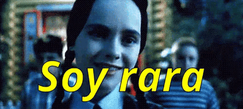 a picture of a woman with the words soy rara in yellow