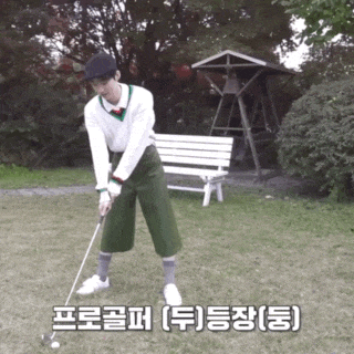 a man is swinging a golf club in front of a white bench with chinese writing on it