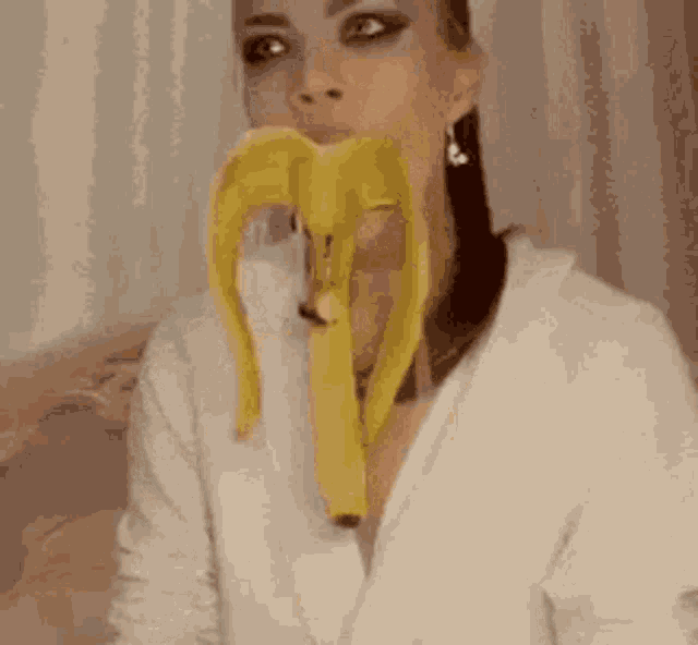 Banana Very Big GIF - Banana Very Big Laugh GIFs