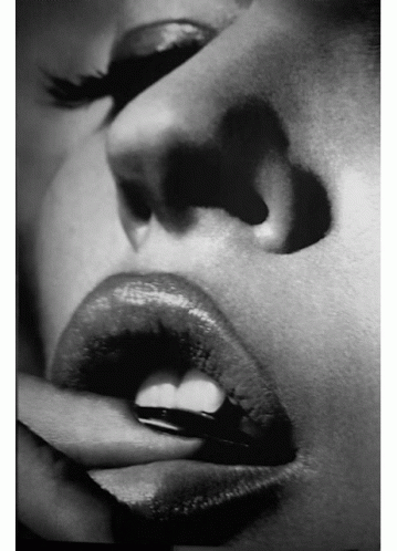 Kisses Noir GIF - Kisses Noir Black And White GIFs