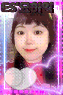 a picture of a girl in a pink frame with the word es on top