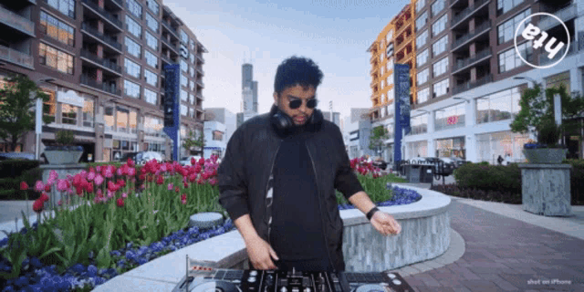 a man in a black jacket is playing music in front of a sign that says blur