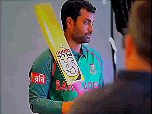 a man wearing a green shirt that says ' bain adf ' on it