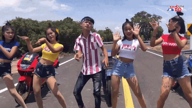 Up And Down Dancing GIF - Up And Down Dancing Dancing On The Road GIFs