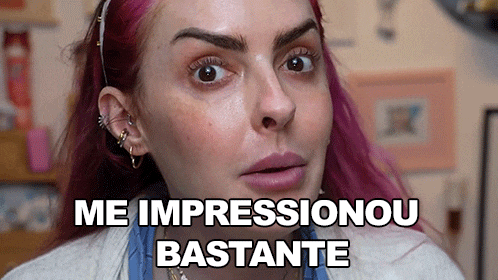 a woman with pink hair has the words me impressionou bastante written on her face
