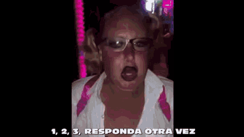 a close up of a woman 's face with the words 1 2 3 responda otra vez below it
