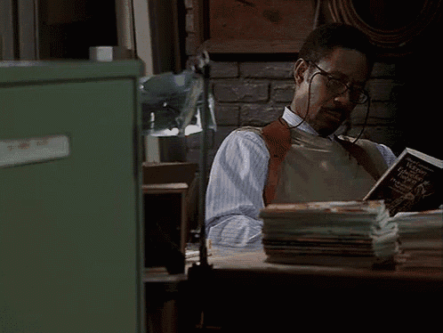 Lester Freamon The Wire GIF - Lester Freamon The Wire Reading GIFs